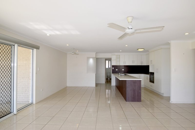 Photo - 19 Briffney Street, Kirkwood QLD 4680 - Image 3