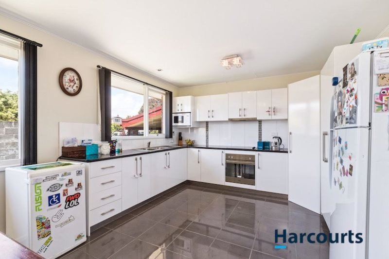 Photo - 19 Brinckman Court, Devonport TAS 7310 - Image 3