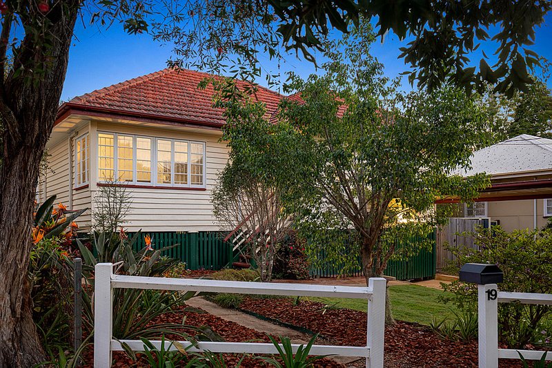 Photo - 19 Brocklea Street, Gaythorne QLD 4051 - Image 13