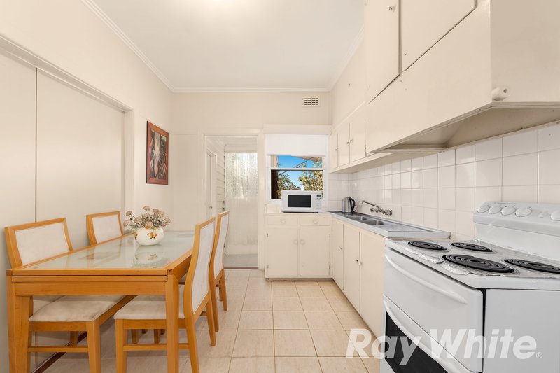 Photo - 19 Bronte Avenue, Burwood VIC 3125 - Image 5