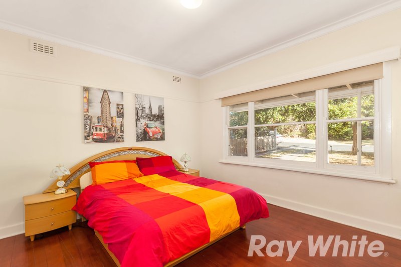 Photo - 19 Bronte Avenue, Burwood VIC 3125 - Image 6