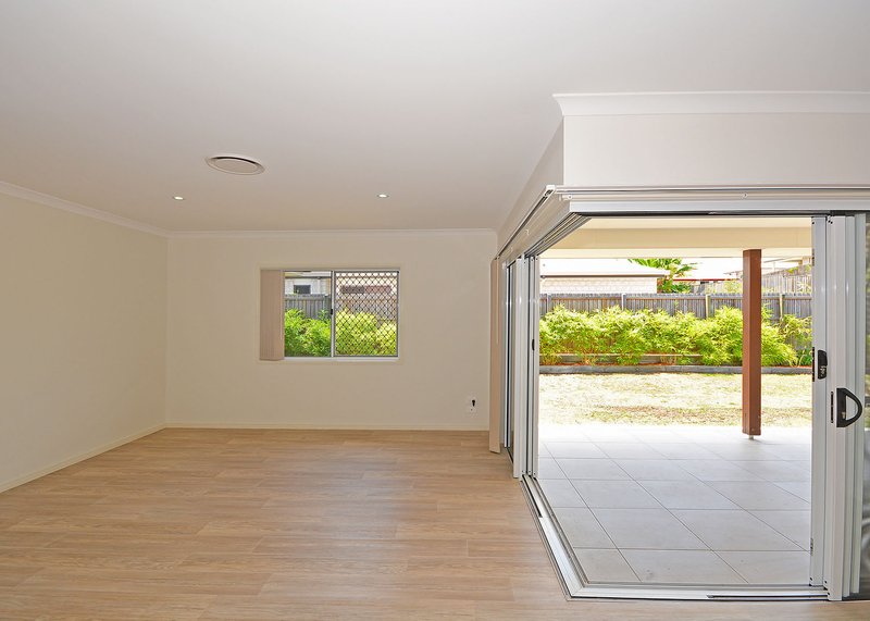 Photo - 19 Bronte Place, Urraween QLD 4655 - Image 7