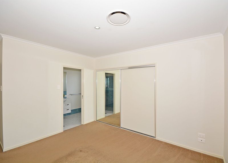 Photo - 19 Bronte Place, Urraween QLD 4655 - Image 11