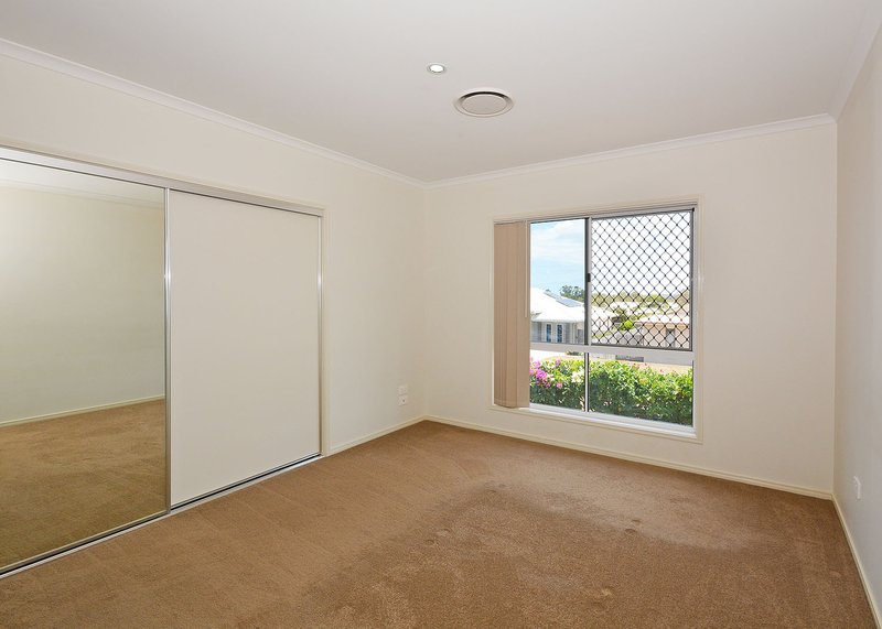 Photo - 19 Bronte Place, Urraween QLD 4655 - Image 12