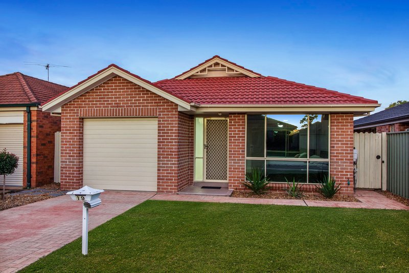 19 Bungonia Court, Wattle Grove NSW 2173