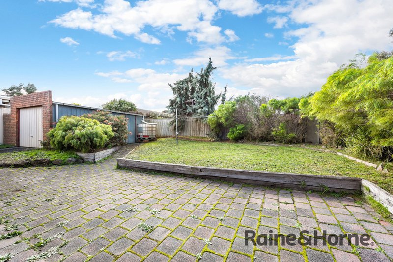 Photo - 19 Bunnerong Crescent, Noble Park VIC 3174 - Image 6