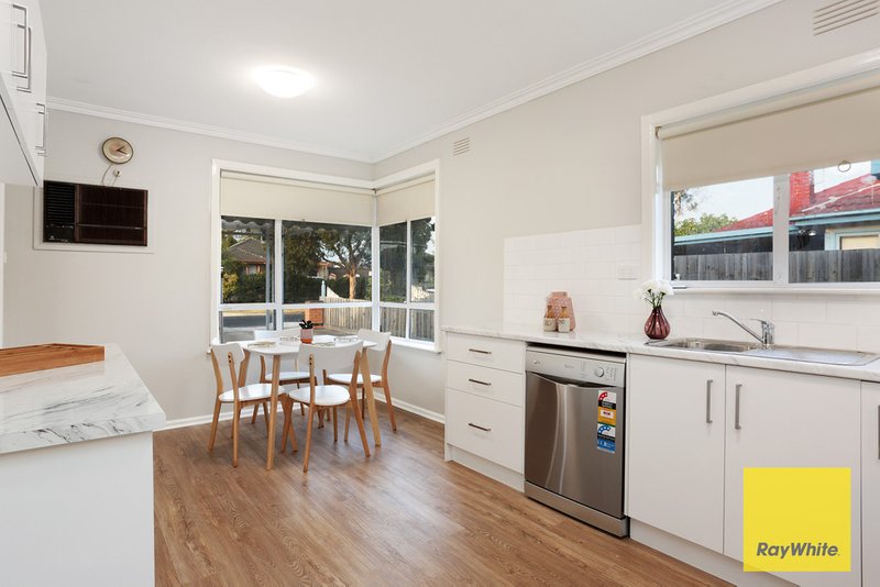 Photo - 19 Bunting Court, Altona North VIC 3025 - Image 9