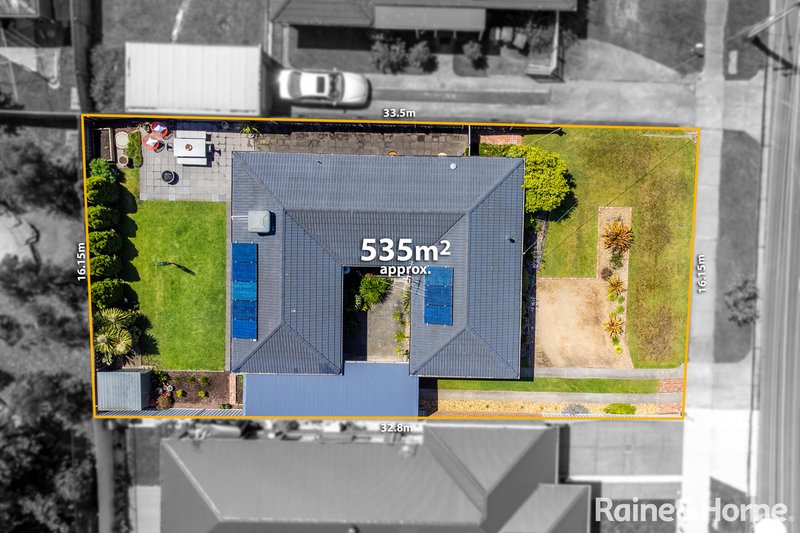 Photo - 19 Burnleigh Drive, Gladstone Park VIC 3043 - Image 14