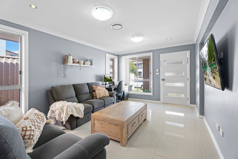 Photo - 19 Burns Close, Rooty Hill NSW 2766 - Image 3