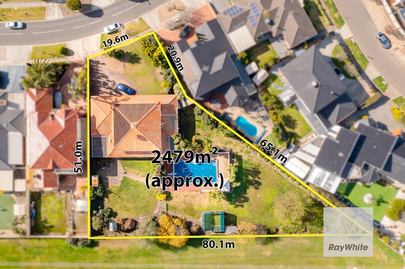 19 Burrowye Crescent, Taylors Lakes VIC 3038