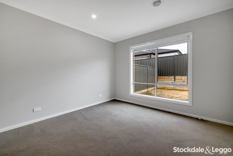 Photo - 19 Byrock Street, Truganina VIC 3029 - Image 8