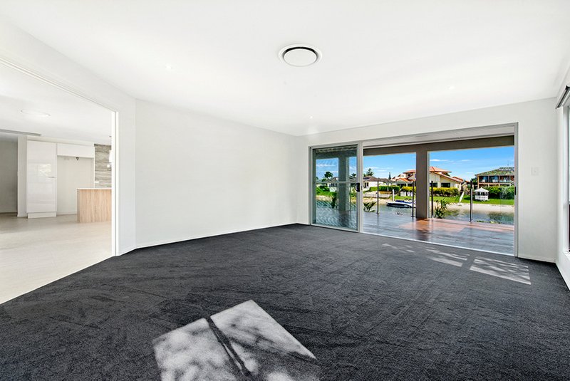 Photo - 19 Cadence Avenue, Mermaid Waters QLD 4218 - Image 9