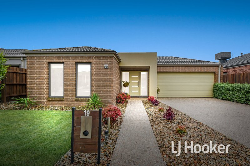 19 Cadillac Street, Cranbourne East VIC 3977