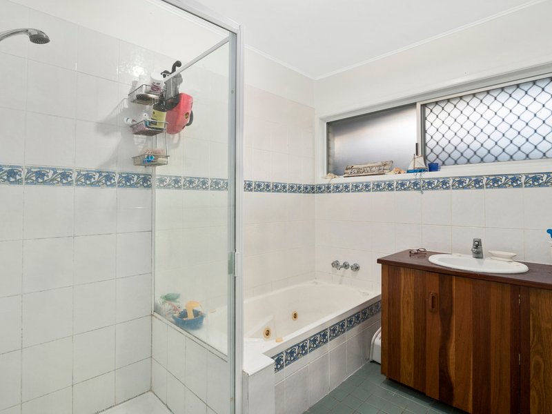 Photo - 19 Cairns Avenue, Palm Beach QLD 4221 - Image 5