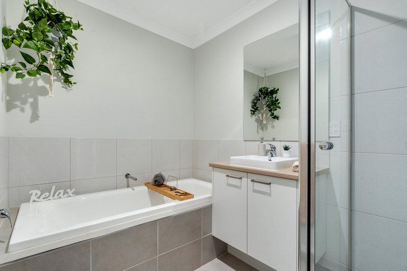 Photo - 19 Caladenia Walk, Craigieburn VIC 3064 - Image 14