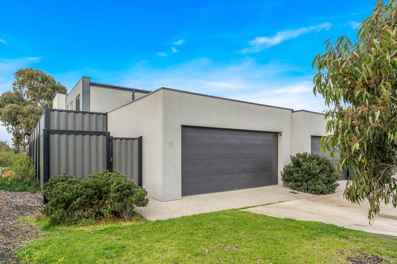 Photo - 19 Caladenia Walk, Craigieburn VIC 3064 - Image 19