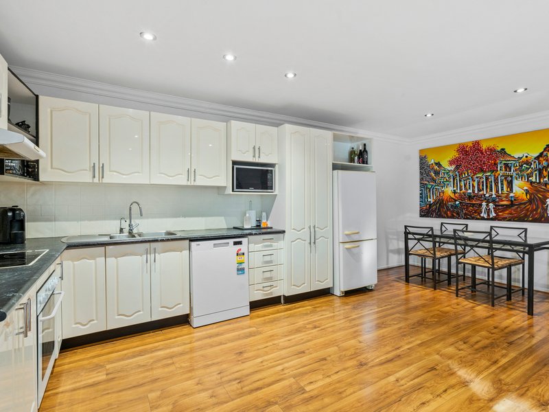 Photo - 1/9 Callistemon Court, Arundel QLD 4214 - Image 12