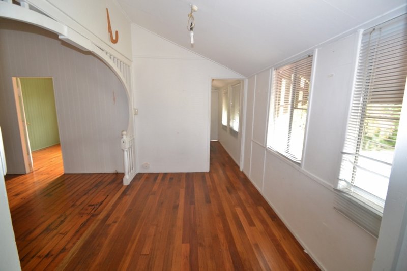 Photo - 19 Caloundra Street, Landsborough QLD 4550 - Image 7