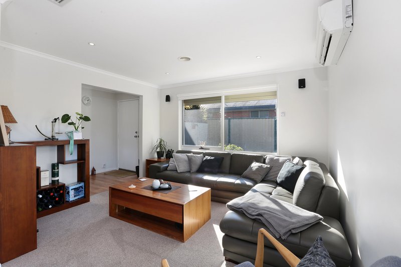 Photo - 19 Cameron Crescent, Lara VIC 3212 - Image 3