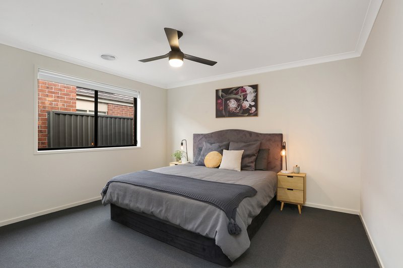 Photo - 19 Canterbury Road West , Lara VIC 3212 - Image 10