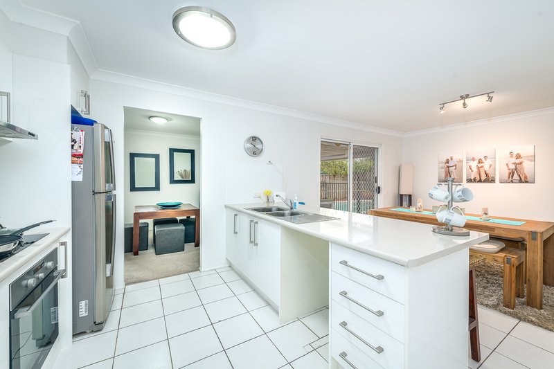 Photo - 19 Captain Cook Close, Arundel QLD 4214 - Image 5