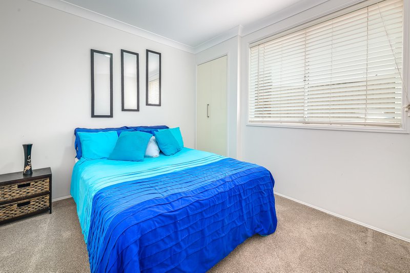 Photo - 19 Captain Cook Close, Arundel QLD 4214 - Image 13