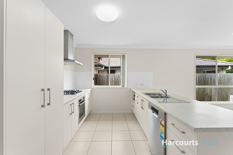 Photo - 19 Cardena Drive, Augustine Heights QLD 4300 - Image 2