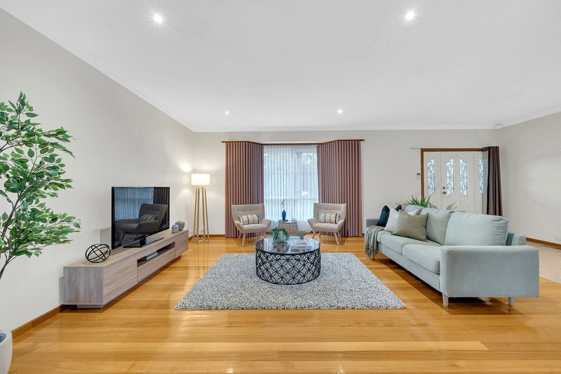 Photo - 19 Carolyn Close, Narre Warren North VIC 3804 - Image 3