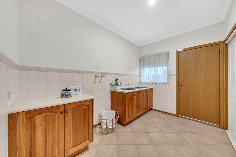 Photo - 19 Carolyn Close, Narre Warren North VIC 3804 - Image 17