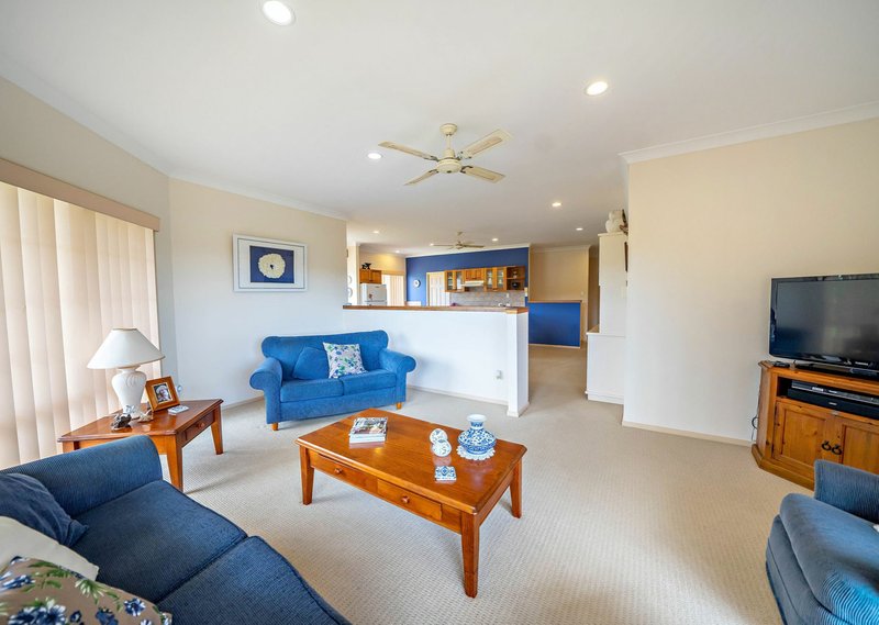 Photo - 19 Carrabeen Drive, Old Bar NSW 2430 - Image 7