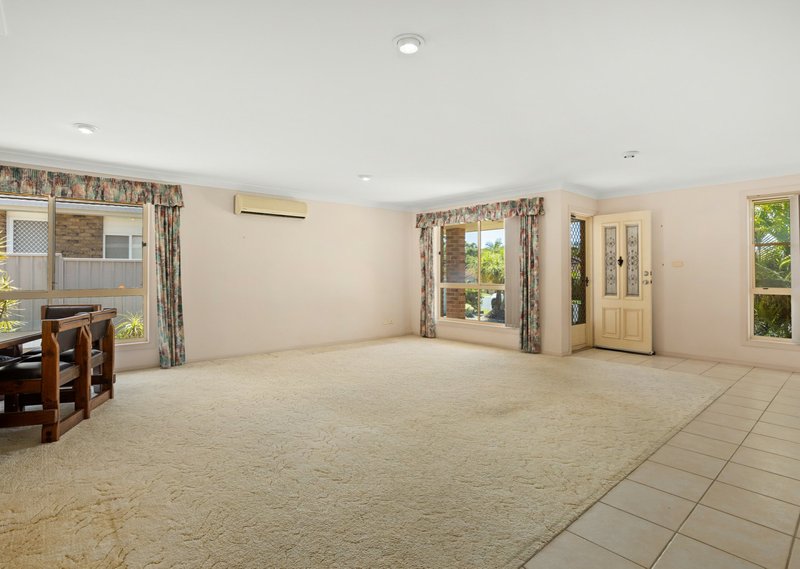 Photo - 1/9 Carrabeen Drive, Old Bar NSW 2430 - Image 2