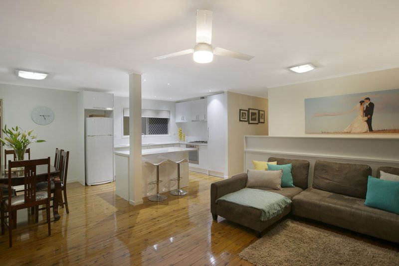 Photo - 19 Carrara Street, Mount Gravatt East QLD 4122 - Image 2