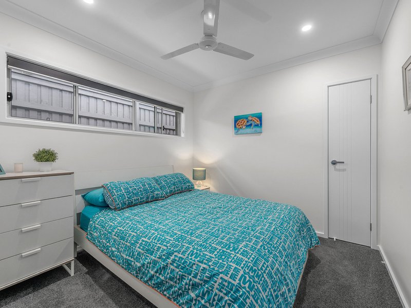 Photo - 19 Cassidy Crescent, Bridgeman Downs QLD 4035 - Image 10