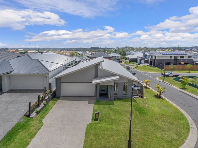 Photo - 19 Cassidy Crescent, Bridgeman Downs QLD 4035 - Image 16