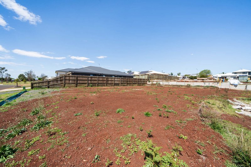 Photo - 19 Catherine Circuit, Middle Ridge QLD 4350 - Image 6