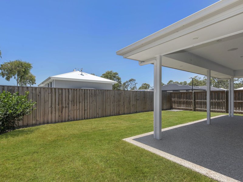 Photo - 19 Celebration Place, Bridgeman Downs QLD 4035 - Image 3