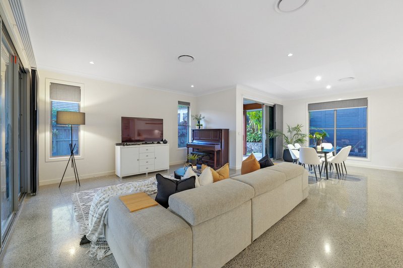 Photo - 19 Central Street, Upper Kedron QLD 4055 - Image 9