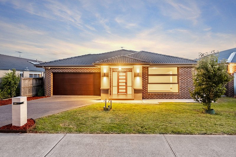 19 Chantenay Parade, Cranbourne North VIC 3977