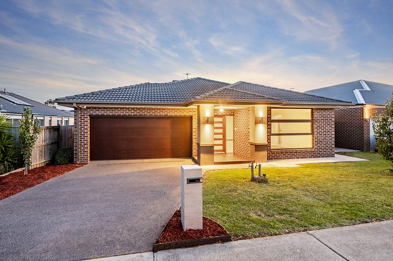 Photo - 19 Chantenay Parade, Cranbourne North VIC 3977 - Image 3