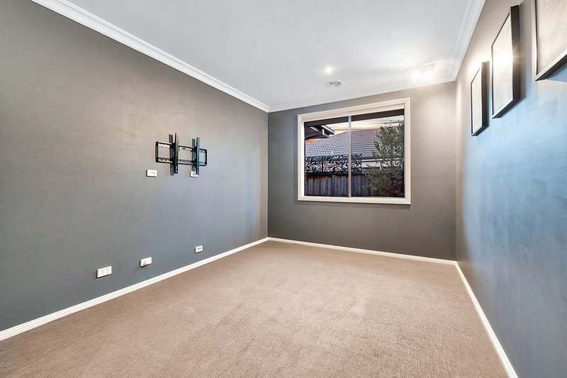 Photo - 19 Chantenay Parade, Cranbourne North VIC 3977 - Image 18