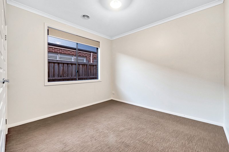 Photo - 19 Chantenay Parade, Cranbourne North VIC 3977 - Image 20