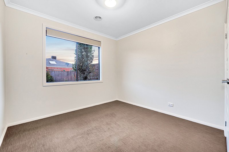 Photo - 19 Chantenay Parade, Cranbourne North VIC 3977 - Image 21