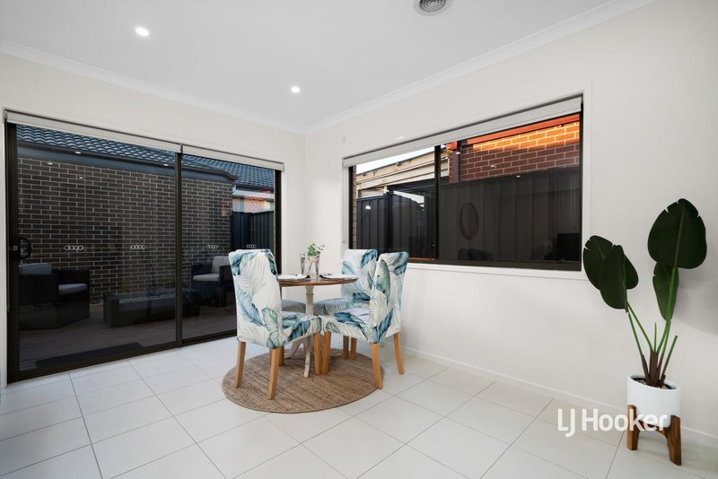 Photo - 19 Chartwell Avenue, Truganina VIC 3029 - Image 6