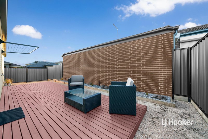 Photo - 19 Chartwell Avenue, Truganina VIC 3029 - Image 16