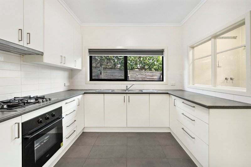 Photo - 19 Cheviot Road, Mount Waverley VIC 3149 - Image 2