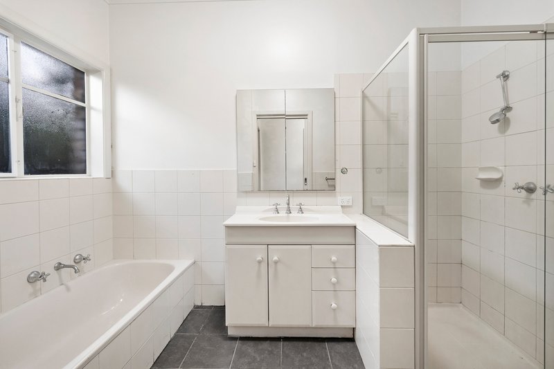 Photo - 19 Cheviot Road, Mount Waverley VIC 3149 - Image 4