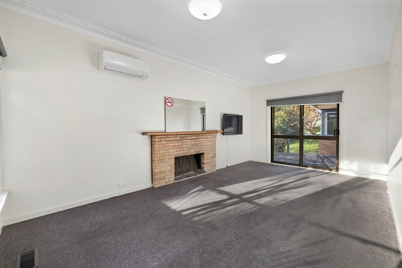Photo - 19 Cheviot Road, Mount Waverley VIC 3149 - Image 6