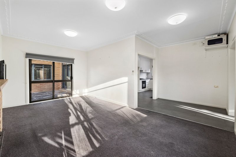 Photo - 19 Cheviot Road, Mount Waverley VIC 3149 - Image 7