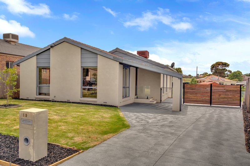 19 Chinnock Court, Craigieburn VIC 3064