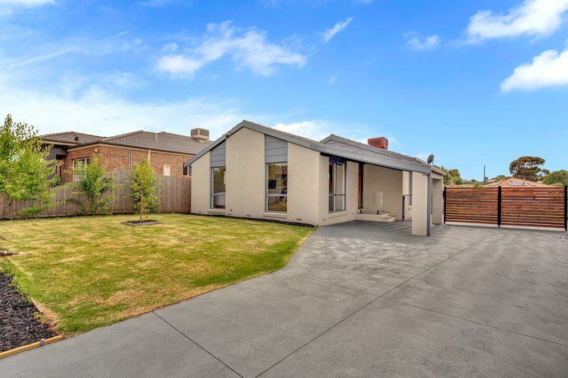 Photo - 19 Chinnock Court, Craigieburn VIC 3064 - Image 2